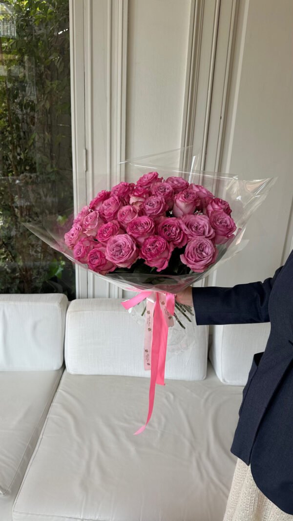 30 pink roses