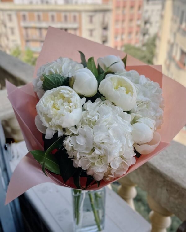 Bouquet of white peonies
