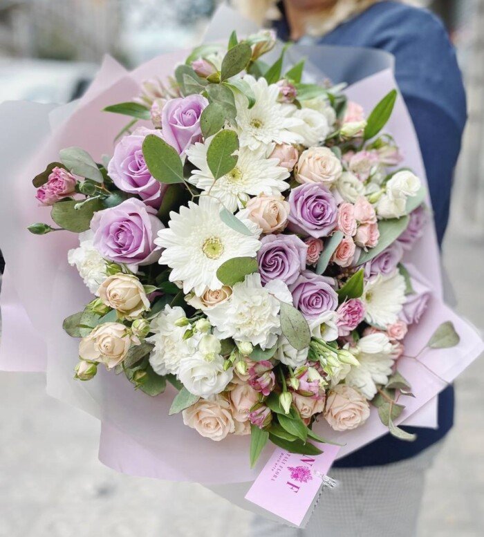 Ramo de flores de colores delicados