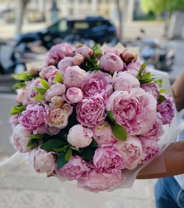 Ramo de peonías rosas