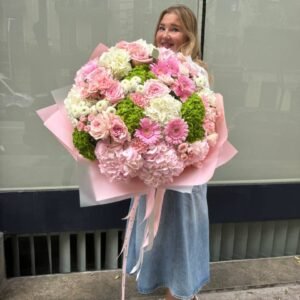 Большой букет из разных цветов