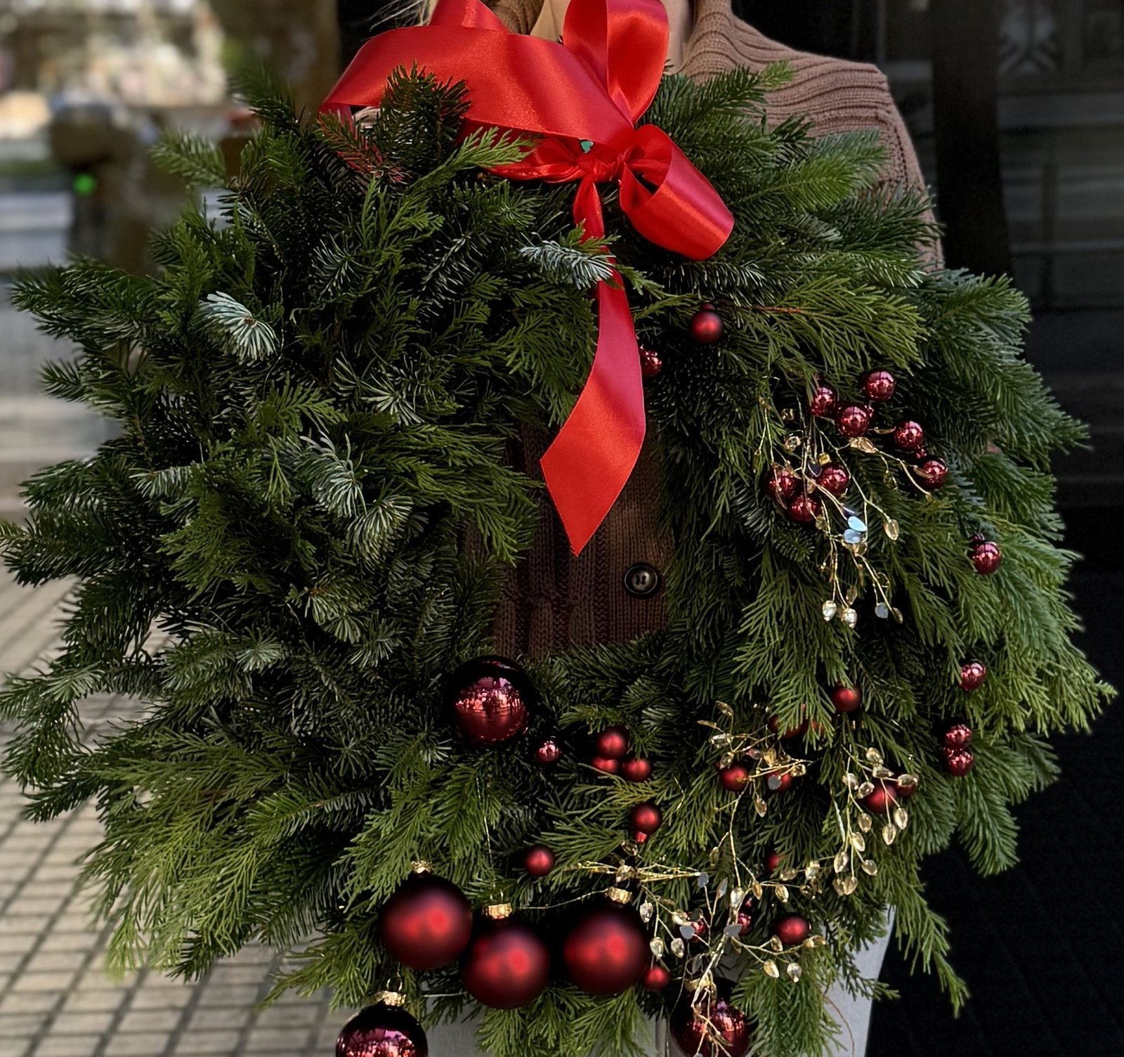 Corona navideña con luces