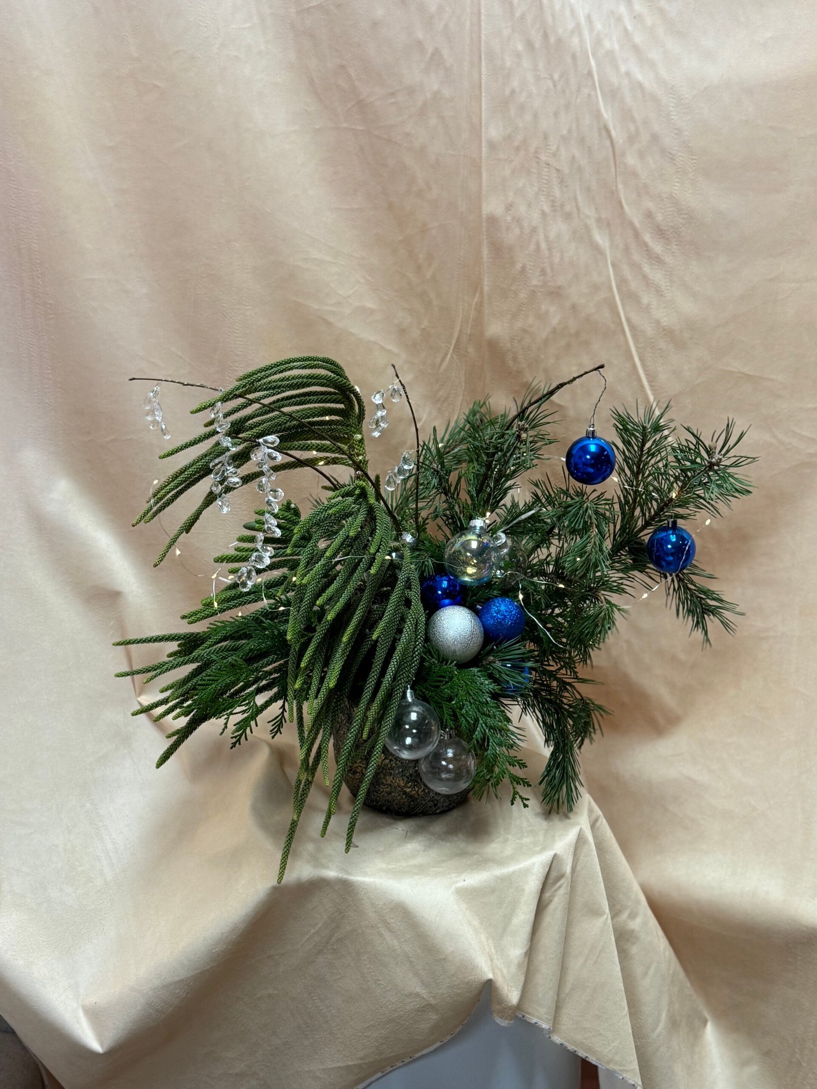 Pequeña composición navideña en tonos azules