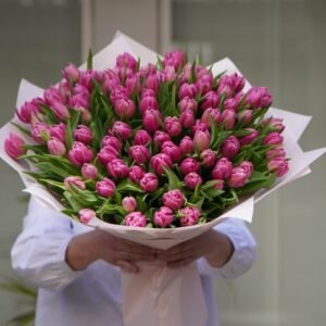 Ramo de 100 tulipanes color lila