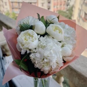 Ramo de peonías blancas