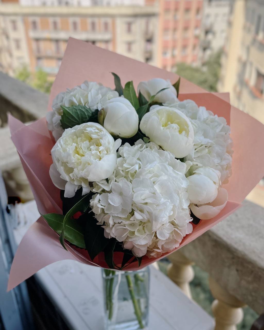 Ramo de peonías blancas