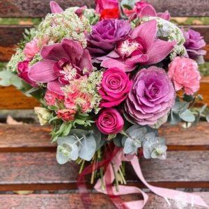 Ramo de rosas y orquídeas