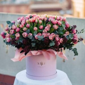 200 tulipanes en caja sombrerera